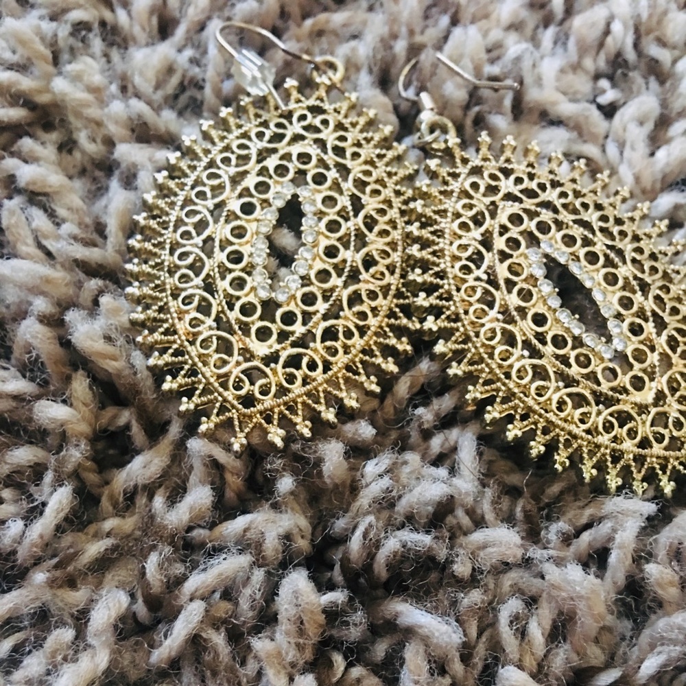 Earrings necklace and ring